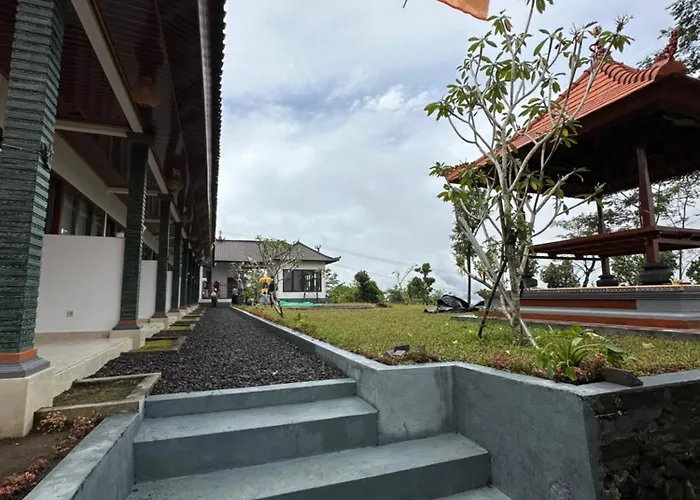 Bali Basuki Retreat Center منزل للإقامة Besakih